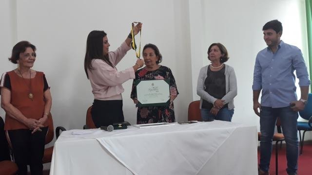 Glória Valladares recebe  Medalha Mérito Legislativo - Girassol a Explosão do Norte  leva todas os prêmios na Rádio Farol - Gente de Opinião