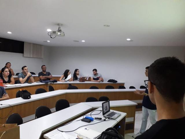 Alunos da Faculdade Sapiens debatem sobre empreendedorismo e e-commerce com a Mind Out - Gente de Opinião