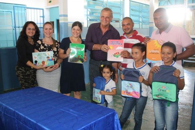Adelino Follador participa de entrega de material pedagógico em Monte Negro - Gente de Opinião