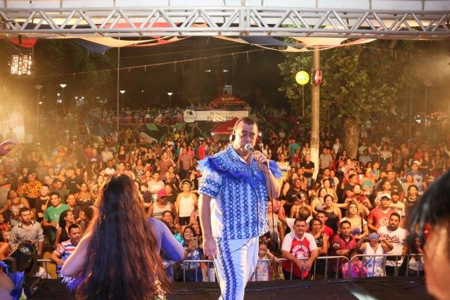 Tributo a Aluízio Guedes e show  de Arlindo Júnior lota mercado - Sejucel e Setur lançam Flor do Maracujá 2019 - Gente de Opinião