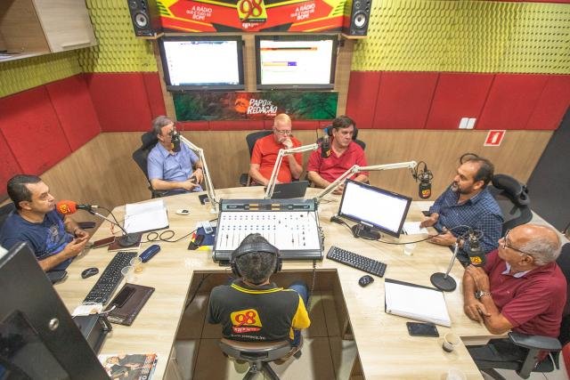 Laerte Gomes concede entrevistas a rádios e anuncia destinação de espaço para Delegacia da Mulher - Gente de Opinião