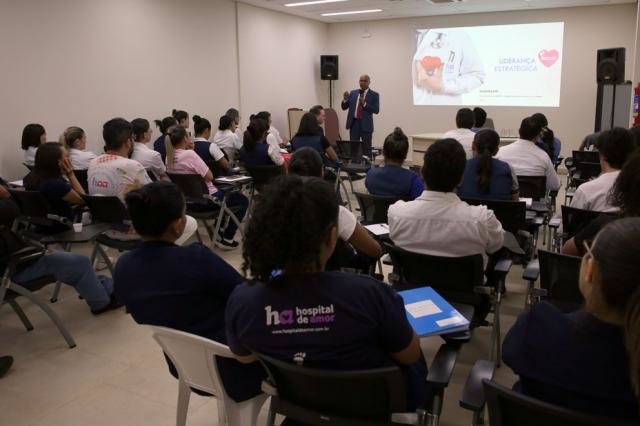 Palestra de membro do TCE-RO a gestores e funcionários do Hospital de Amor tem como tema liderança estratégica  - Gente de Opinião