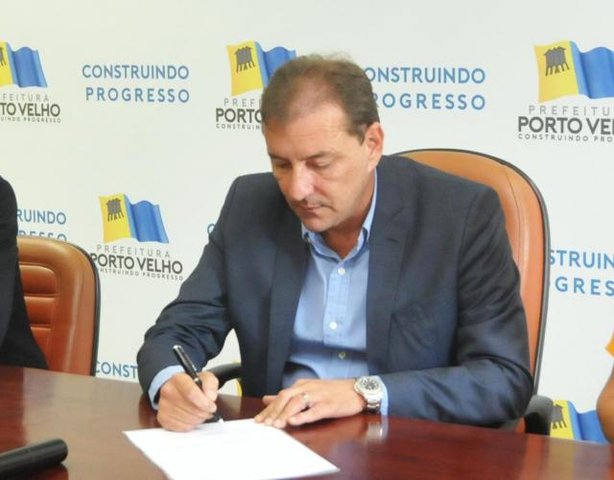 Prefeito Hildon Chaves sanciona lei que garante o benefício no contracheque dos professores - Gente de Opinião