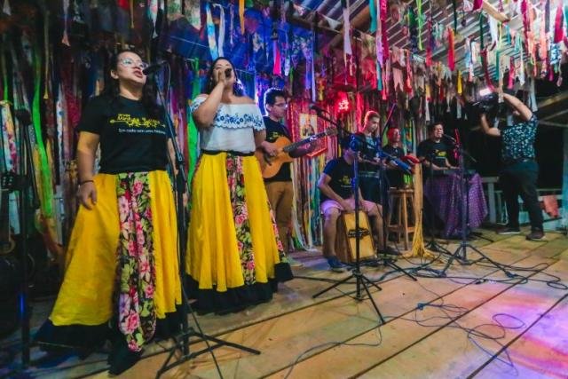 Grupo Minhas Raízes com músicas com influência indígena e andina - Gente de Opinião