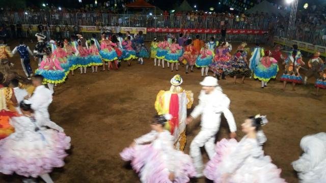 Três quadrilhas juninas  e dois bumbás, hoje no Flor - Equipe da Setur atende em barraca  no Arraial Flor do Maracujá - Gente de Opinião