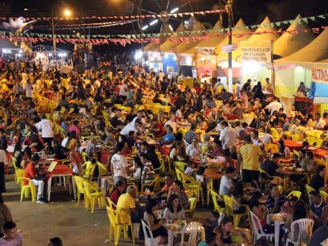 Lenha na Fogueira - Banda Canto da Mata abre  Arraial Flor do Maracujá - Gente de Opinião