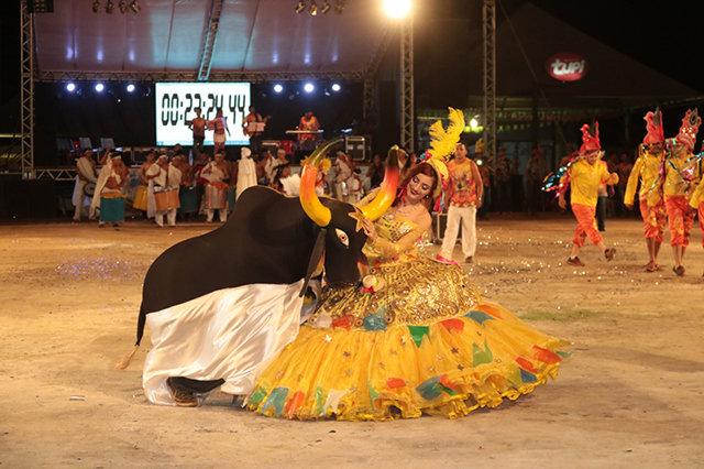 Três quadrilhas juninas  e dois bumbás, hoje no Flor - Equipe da Setur atende em barraca  no Arraial Flor do Maracujá - Gente de Opinião