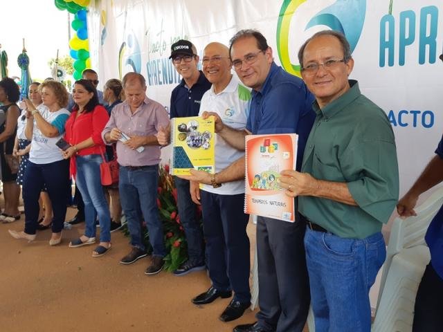 Diretor do Sebrae presente na assinatura do termo de compromisso pela Educação - Gente de Opinião