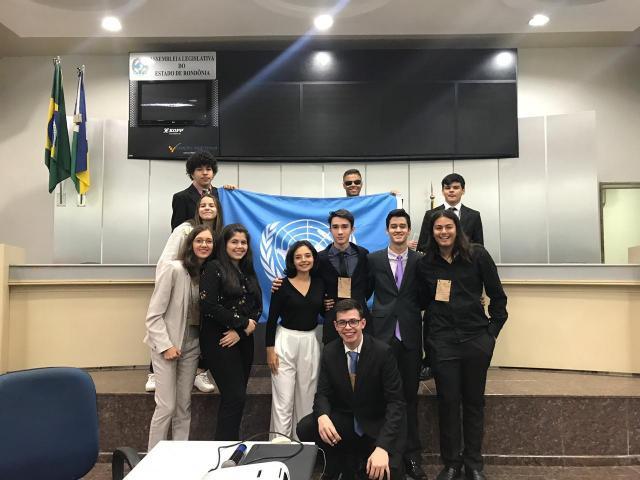 Alunos do Colégio Sapiens são destaque em simulação da ONU; 8 delegados vão para etapa nacional - Gente de Opinião