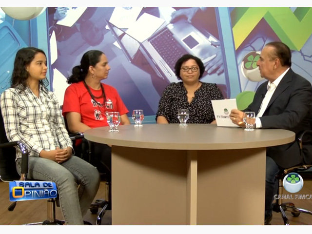 Dr. Aparício Carvalho conversa com a Coordenadora  Barbara dos Santos, com a Prof° Marcela Alves e a Acadêmica Jaqueline de Souza sobre Dia da Integração - Gente de Opinião