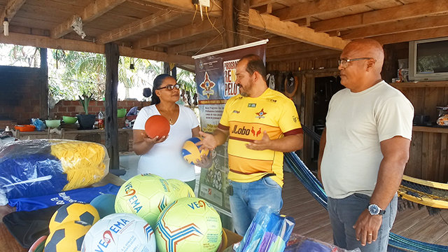 Programa Renascer Pelo Esporte beneficia Vila de Samuel com materiais esportivos e de lazer - Gente de Opinião