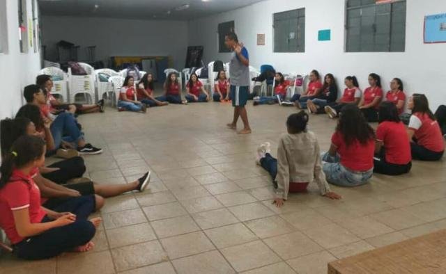 Musa do festival de Praia  de Costa Marques + Alunos da escola Castelo Branco na Oficina de Teatro - Gente de Opinião