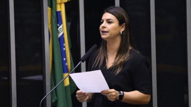 Ao propor auditoria, Mariana Carvalho afirma que companhia de energia não arcou com compromissos e impôs reajuste abusivo à população. - Gente de Opinião