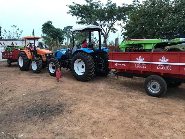 Prefeitura entrega tratores para fomentar a agricultura familiar em Castanheiras - Gente de Opinião