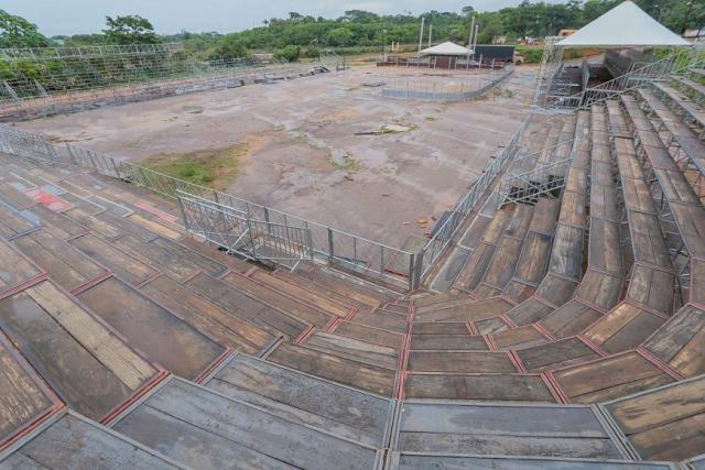 Arena para rodeio 8 segundos está sendo montada no Parque dos Tanques - Gente de Opinião