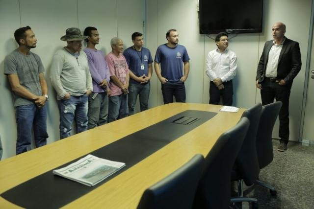 A turma que é responsável pela manutenção do Palácio Rio Madeira participou recentemente do curso de Jardinagem e Adubagem - Gente de Opinião