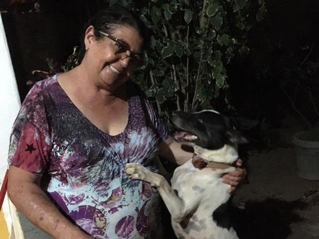  Dona Lúcia e a mascote Valentina não toleram os "gatos" de energia  - Gente de Opinião