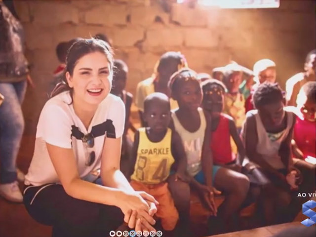 Poliana Cassol, prestando ajuda humanitária na África - Gente de Opinião