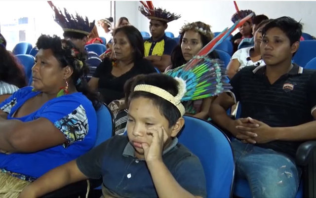 Com a falta do transporte escolar comunidades indígenas invadiram a câmara de vereadores - Gente de Opinião