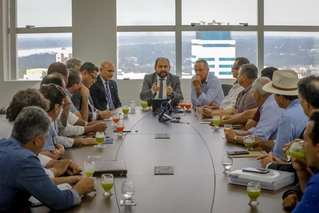 Presidente Laerte Gomes recebe comitiva de prefeitos em audiência para falar sobre Energisa, Refis e teto de gastos - Gente de Opinião