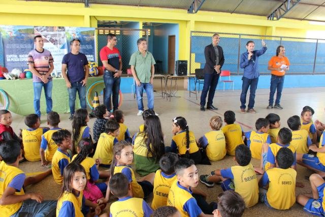 Sistema Fecomércio/Sesc/Senac e Conetur realizam entrega de materiais esportivos a alunos de Jaci-Paraná - Gente de Opinião