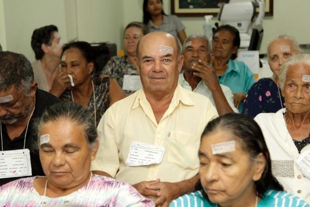 Antônio Moreira Lopes c), 69 anos, veio de Alto Paraíso depois de esperar um ano pela cirurgia - Gente de Opinião