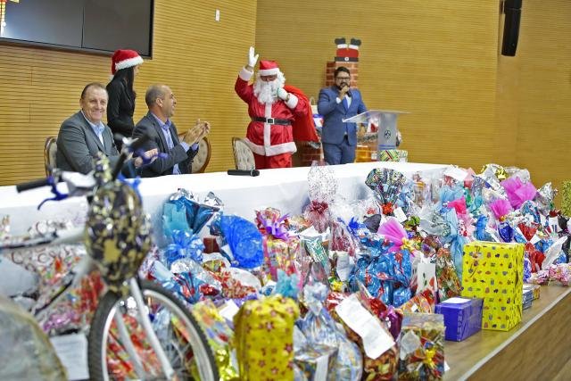 Servidores da Assembleia garantem sorriso de 550 crianças através da Campanha Papai Noel dos Correios - Gente de Opinião