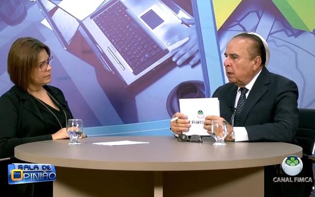 Dr. Aparício Carvalho conversa com Elizete Moreira, coordenadora do curso de Terapia Ocupacional da Fimca - Gente de Opinião