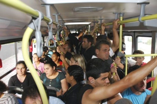 Dentro do ônibus, no embalo da ‘sofrência’ - Gente de Opinião