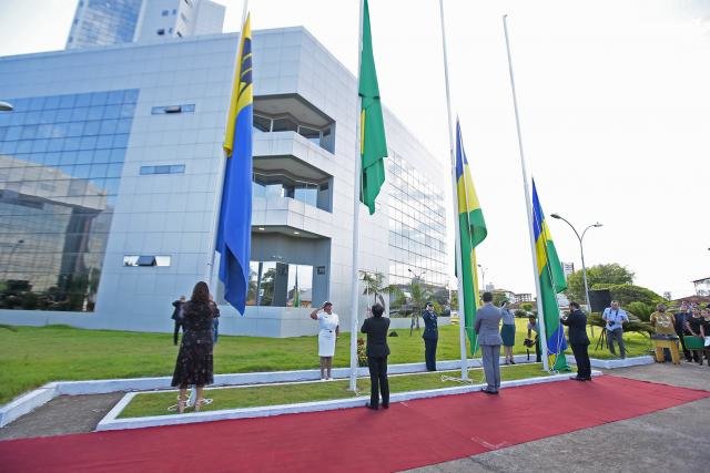 Ato cívico marca primeiro hasteamento da bandeira da Assembleia Legislativa, escolhida via concurso público - Gente de Opinião