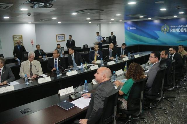 O presidente da República em exercício, general Mourão, acompanhou a apresentação realizada pelo governador Marcos Rocha - Gente de Opinião