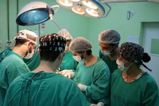 Sete cirurgiões participaram do procedimento de transplante intervivos - Gente de Opinião
