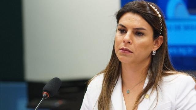 Uma das autoras da proposta, Mariana Carvalho afirma que em vários estados já foi registrado aumento nos casos de agressão contra mulheres durante o isolamento social. - Gente de Opinião