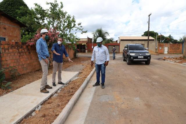 Hildon Chaves acompanha serviços de asfaltamento no bairro Flamboyant - Gente de Opinião