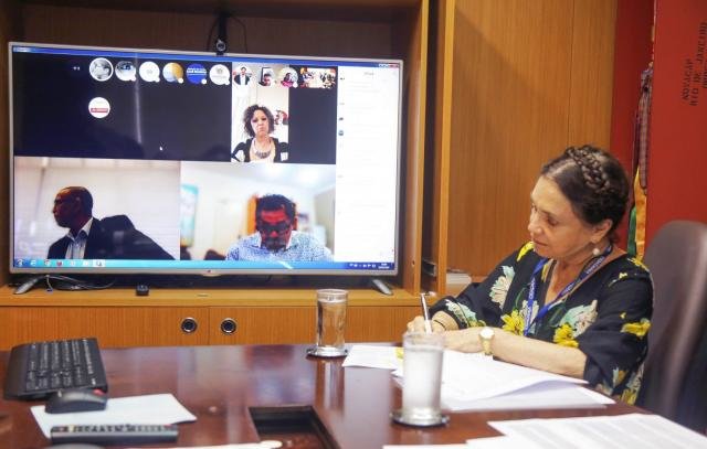 Regina Duarte faz reunião online com  secretários estaduais de Cultura + Lenha na Fogueira e o feriado - Gente de Opinião