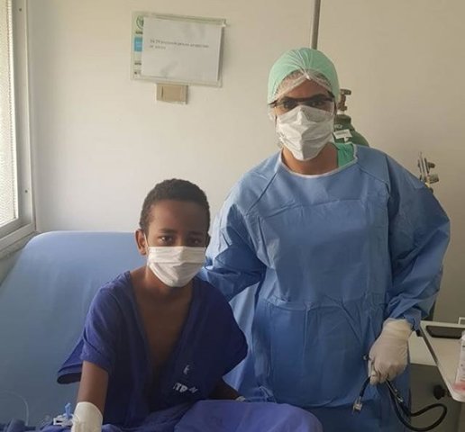 Dyeisson Renan com a médica hematologista Maristéfany Cury - Gente de Opinião