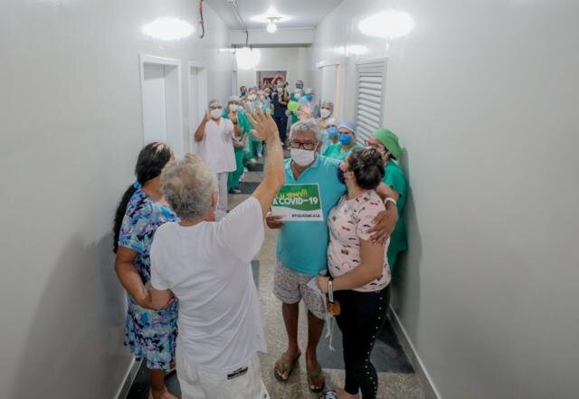 Paciente curado deixa hospital; municípios ganham agora mais recursos financeiros - Gente de Opinião