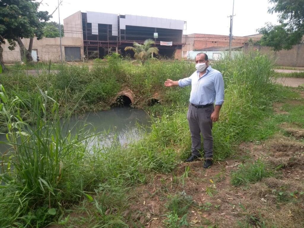 O lançamento de esgotos no igarapé acelera a degradação - Gente de Opinião