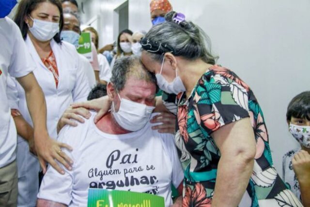 Antônio Gomes Pinheiro de 53 anos, junto da esposa. - Gente de Opinião