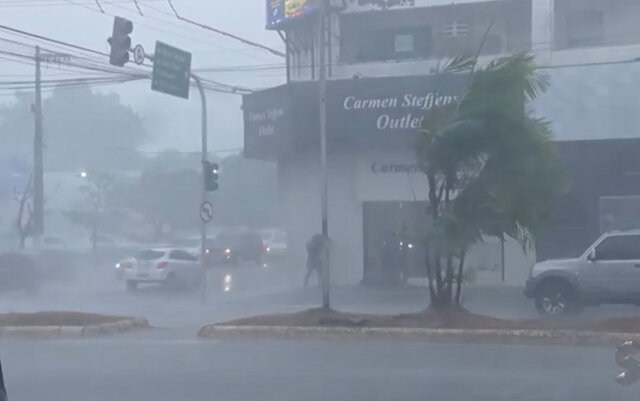 Ventania e chuva forte causam prejuízo e medo em Porto Velho - Gente de Opinião