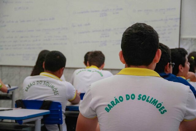 O melhor presente que os estudantes podem dar aos professores é se tornarem excelentes profissionais, sobretudo cidadãos éticos e honrados, relata o professor - Gente de Opinião