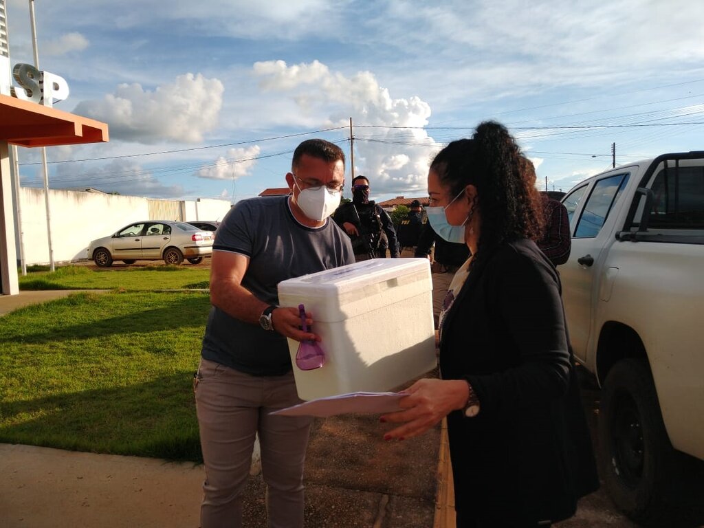 Entrega das vacinas em Guajará-Mirim e Nova Mamoré foi realizada poucas horas após a chegada dos imunizantes, em Porto Velho - Gente de Opinião