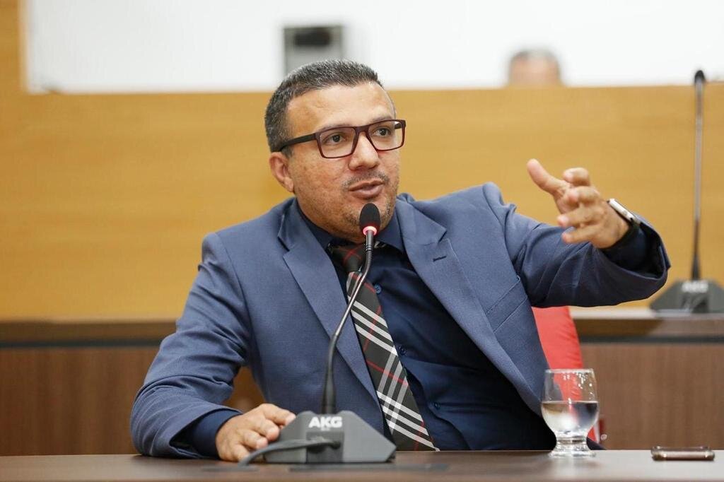 Deputado Alex Silva solicita à Sesau indenização em pecúnia aos profissionais da saúde que possuem direito à Licença Prêmio - Gente de Opinião