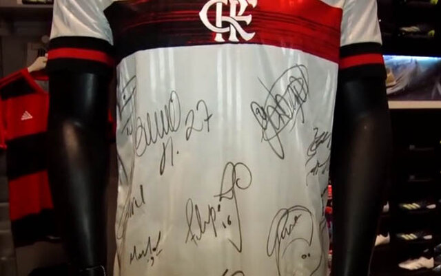 “Luz do Alvorecer” faz promoção com a camisa oficial do Flamengo , autografada pelos seus craques - Gente de Opinião