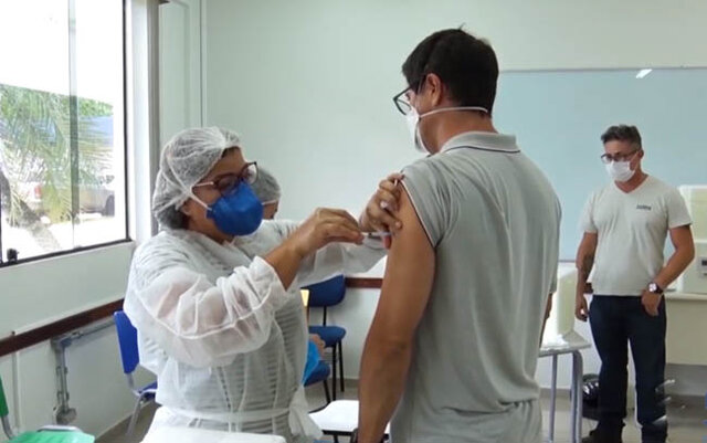 Previsão: vacinação não deve chegar a 50% da população até dezembro - Gente de Opinião