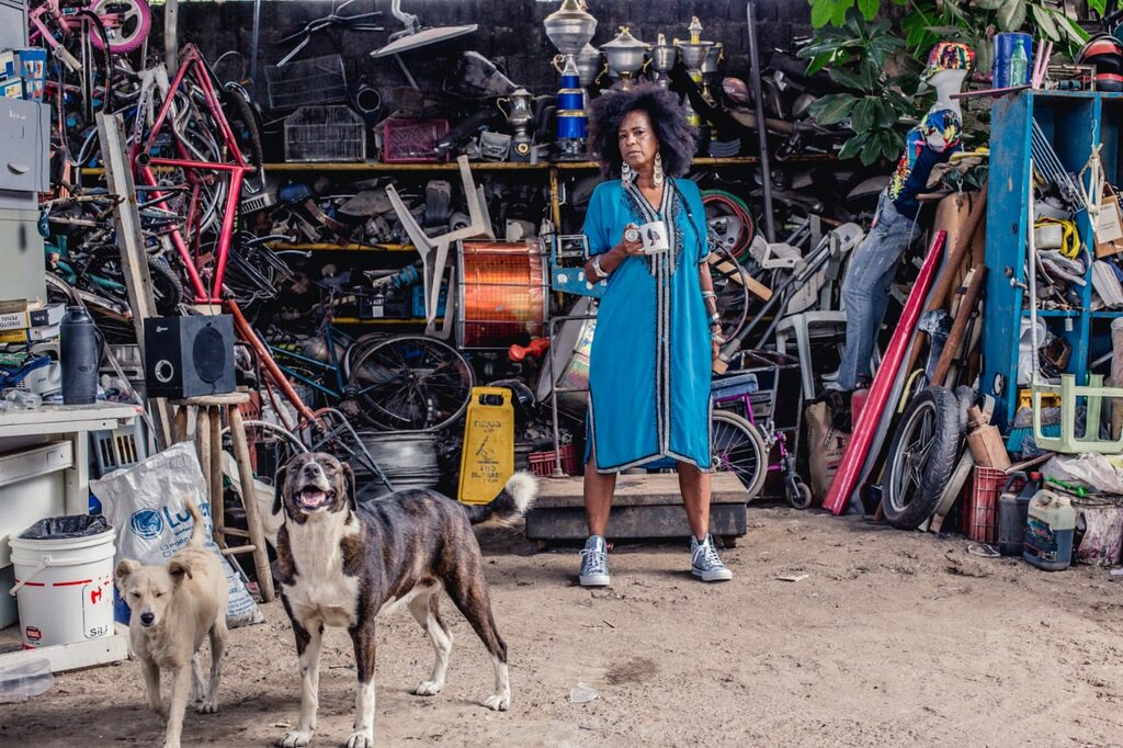 Lenha na Fogueira com a rádio “Aires do Brasil” e a sobrinha de Dolores Duran, Izzy Gordon lança “A Vingança” - Gente de Opinião