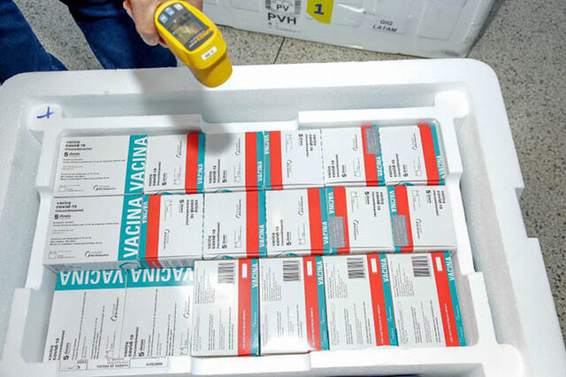 Técnicos da Agevisa recebem a vacina que fica armazenada na rede de frio do Estado - Gente de Opinião