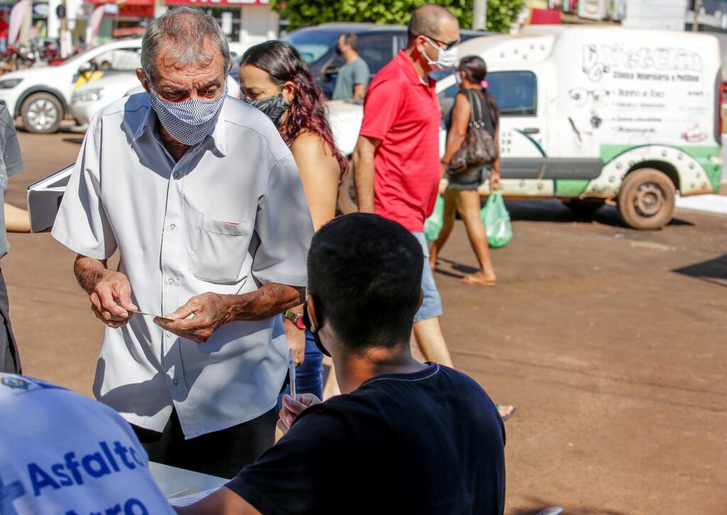 O aposentado José Soares contou que ter o título do imóvel onde reside com a esposa é uma grande alegria - Gente de Opinião