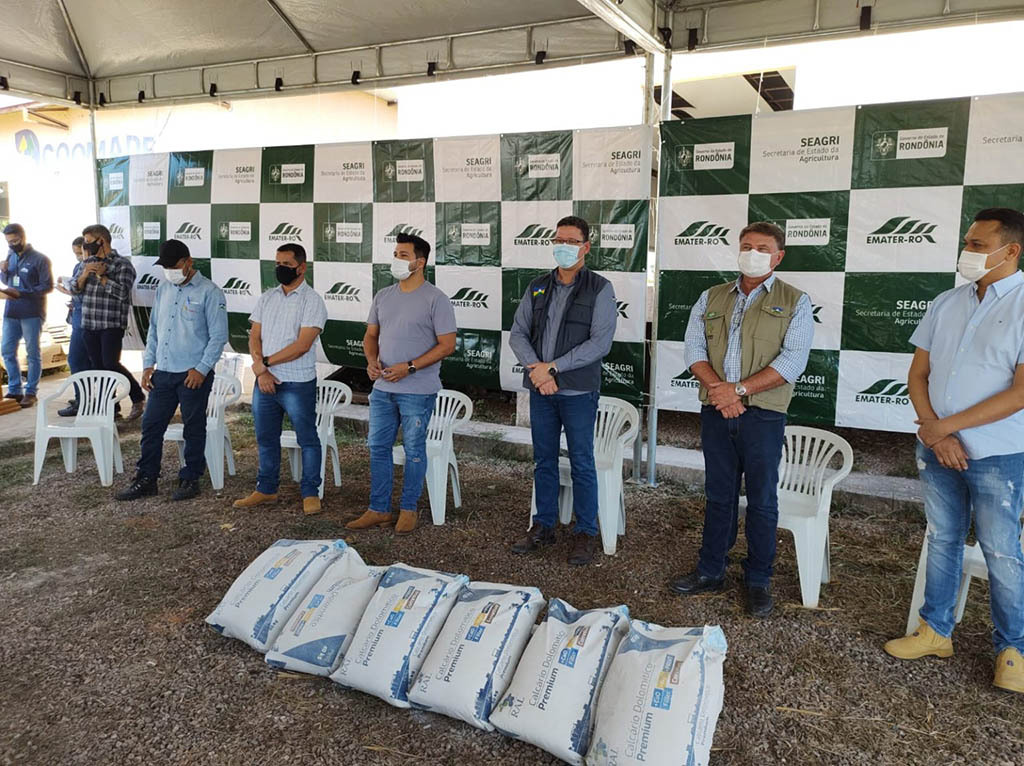 Governador Marcos Rocha fez a entrega do calcário para atender  produtores de São Carlos - Gente de Opinião