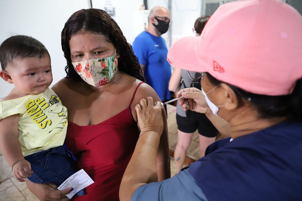 Força-tarefa vacina 2,3 mil pessoas contra a Covid-19 na Escola Capitão Cláudio - Gente de Opinião